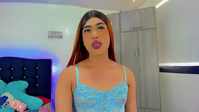 Hellen moons   online show from September 24, 7:06 pm