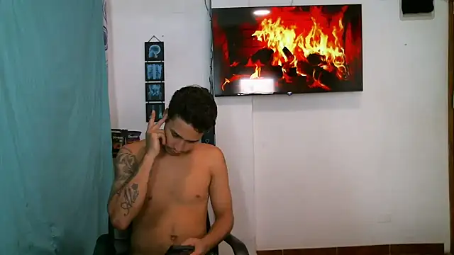 Snapshot of JacobandChloee chatting on February 19, 8:16 pm JacobandChloee online show from February 19, 8:16 pm