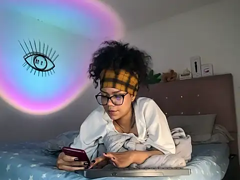 Snapshot of Ale_xandra chatting on December 18, 3:45 am Ale xandra online show from December 18, 3:45 am