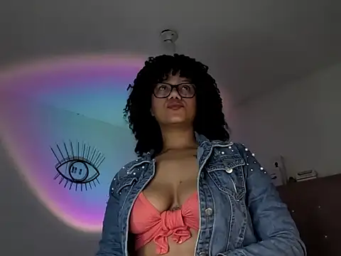 Snapshot of Ale_xandra chatting on February 5, 12:48 am Ale xandra online show from February 5, 12:48 am