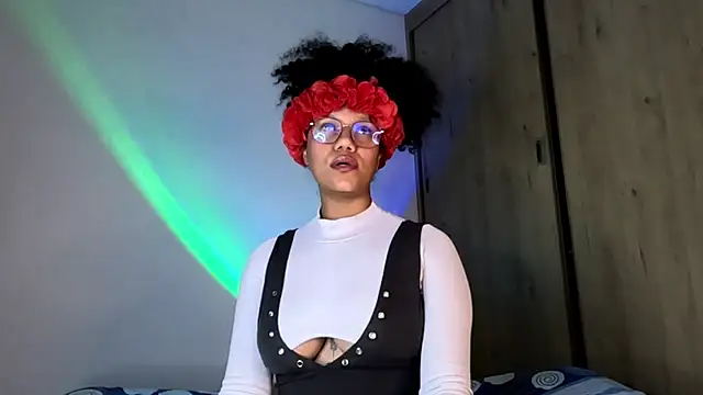 Snapshot of Ale_xandra chatting on May 28, 11:13 pm Ale xandra online show from May 28, 11:13 pm