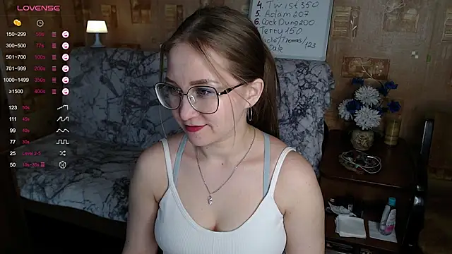 Snapshot of Miatiny chatting on December 4, 1:09 pm Miatiny online show from December 4, 1:09 pm