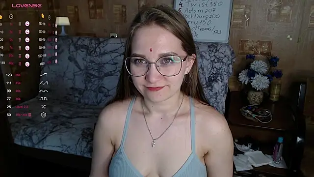 Snapshot of Miatiny chatting on December 4, 7:23 pm Miatiny online show from December 4, 7:23 pm