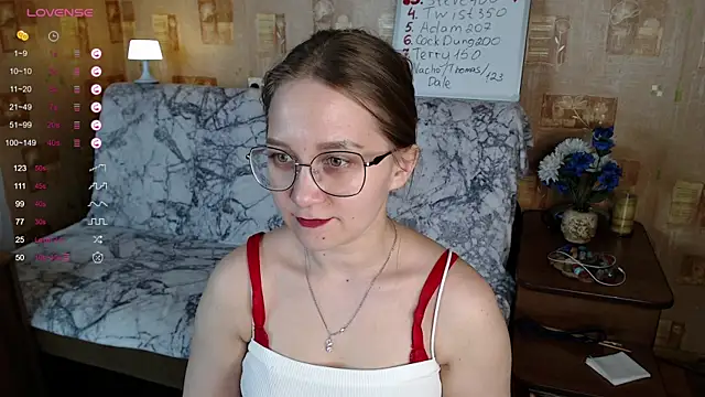 Snapshot of Miatiny chatting on December 7, 1:51 pm Miatiny online show from December 7, 1:51 pm