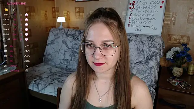 Snapshot of Miatiny chatting on December 8, 12:41 pm Miatiny online show from December 8, 12:41 pm