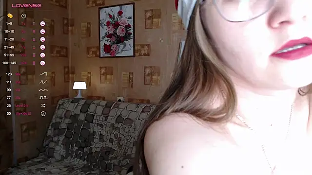 Snapshot of Miatiny chatting on December 15, 4:15 pm Miatiny online show from December 15, 4:15 pm