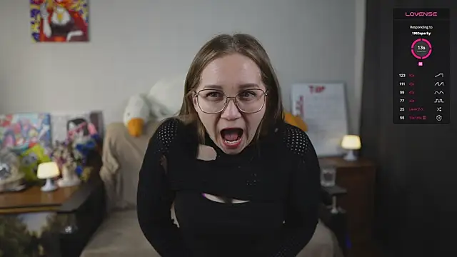 Snapshot of Miatiny chatting on October 11, 4:22 am Miatiny online show from October 11, 4:22 am