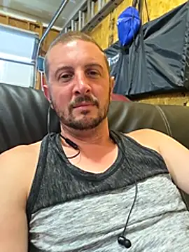 Snapshot of MrMechanic38 chatting on June 21, 11:40 pm MrMechanic38 online show from June 21, 11:40 pm
