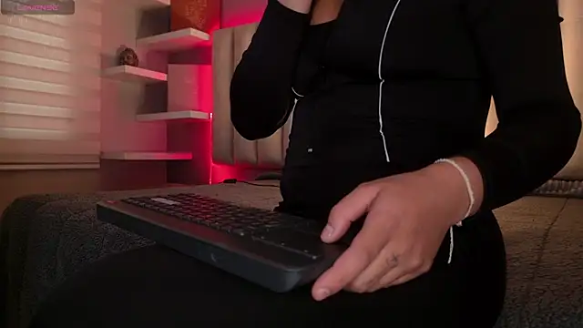Megan mooree  online show from July 21, 12:51 pm