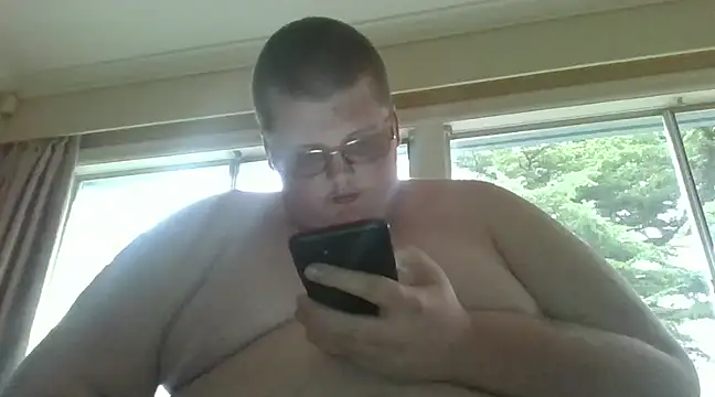 Snapshot of Richard_Moneyshot_23 chatting on December 6, 10:08 pm Richard Moneyshot 23 online show from December 6, 10:08 pm