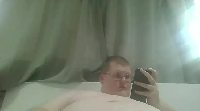 Snapshot of Richard_Moneyshot_23 chatting on December 7, 11:01 pm Richard Moneyshot 23 online show from December 7, 11:01 pm