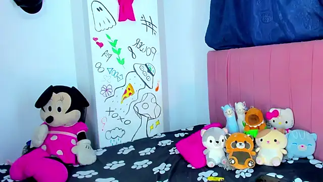 Snapshot of bloom444 chatting on September 11, 10:43 pm bloom444 online show from September 11, 10:43 pm