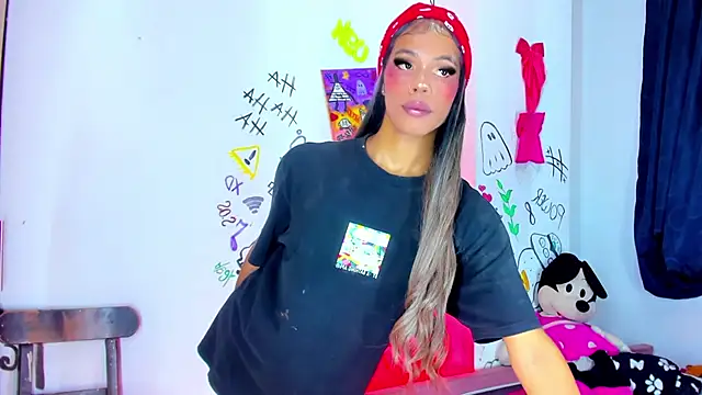 Snapshot of bloom444 chatting on November 21, 1:37 am bloom444 online show from November 21, 1:37 am