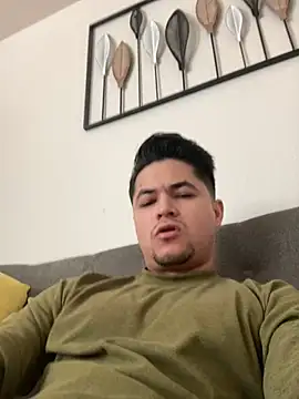 Snapshot of Serious_James27 chatting on December 4, 4:38 pm Serious James27 online show from December 4, 4:38 pm