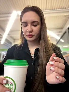 Snapshot of Holly_Molii chatting on December 6, 5:20 am Holly Molii online show from December 6, 5:20 am