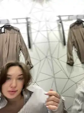 Snapshot of Holly_Molii chatting on December 12, 8:25 am Holly Molii online show from December 12, 8:25 am