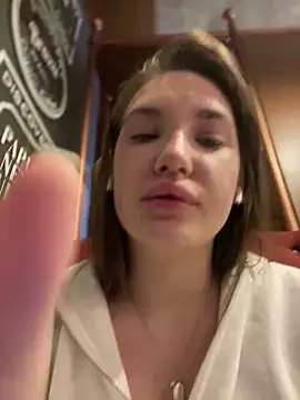 Snapshot of Holly_Molii chatting on December 14, 8:23 am Holly Molii online show from December 14, 8:23 am