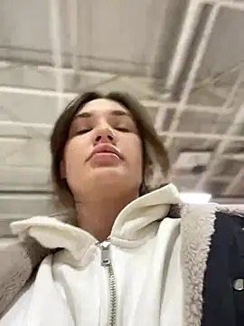 Snapshot of Holly_Molii chatting on January 8, 5:16 am Holly Molii online show from January 8, 5:16 am