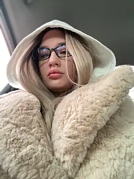 Snapshot of Holly_Molii chatting on January 12, 5:13 am Holly Molii online show from January 12, 5:13 am