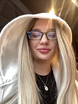 Snapshot of Holly_Molii chatting on January 12, 8:14 am Holly Molii online show from January 12, 8:14 am