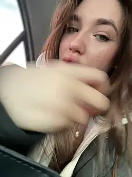 Snapshot of Holly_Molii chatting on January 18, 8:20 am Holly Molii online show from January 18, 8:20 am