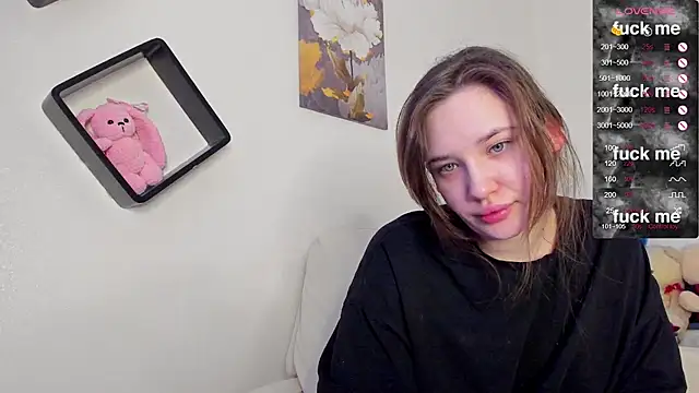 Snapshot of Holly_Molii chatting on February 13, 4:11 am Holly Molii online show from February 13, 4:11 am