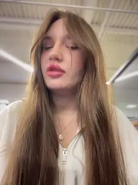 Snapshot of Holly_Molii chatting on March 19, 10:00 am Holly Molii online show from March 19, 10:00 am