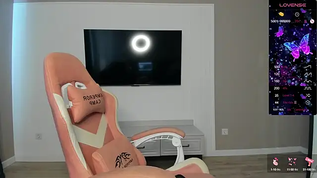 Snapshot of Holly_Molii chatting on September 19, 2:24 am Holly Molii online show from September 19, 2:24 am