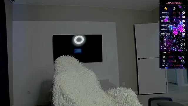 Snapshot of Holly_Molii chatting on November 24, 6:13 am Holly Molii online show from November 24, 6:13 am