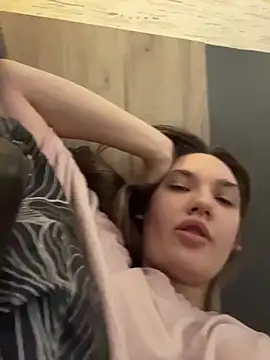 Holly Molii online show from May 1, 1:21 am