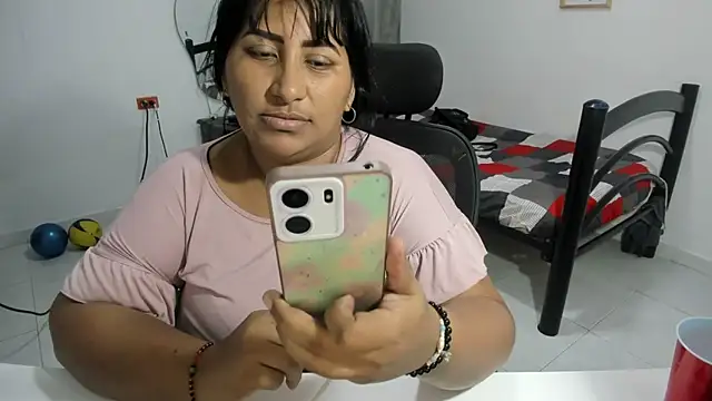 Snapshot of nikol_sexy39 chatting on December 4, 12:53 am nikol sexy39 online show from December 4, 12:53 am