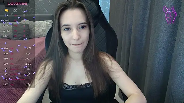 Snapshot of Alice_Weiss chatting on June 4, 9:59 am Alice Weiss online show from June 4, 9:59 am