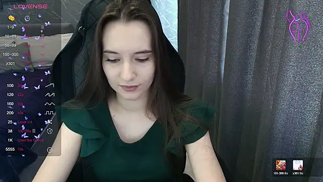 Snapshot of Alice_Weiss chatting on July 25, 8:45 am Alice Weiss online show from July 25, 8:45 am