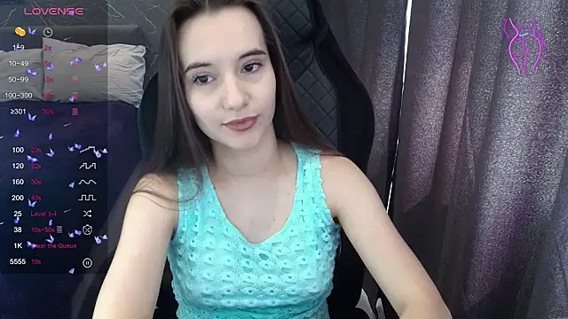 Snapshot of Alice_Weiss chatting on August 7, 8:05 am Alice Weiss online show from August 7, 8:05 am