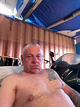 JakubW79 online show from May 1, 3:49 pm