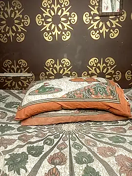 Snapshot of poojaji690 chatting on October 2, 5:47 am poojaji690 online show from October 2, 5:47 am