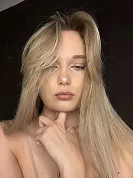 Snapshot of Alisa_Rise chatting on February 13, 7:52 pm Alisa Rise online show from February 13, 7:52 pm