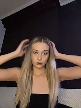 Snapshot of Alisa_Rise chatting on February 16, 8:43 am Alisa Rise online show from February 16, 8:43 am