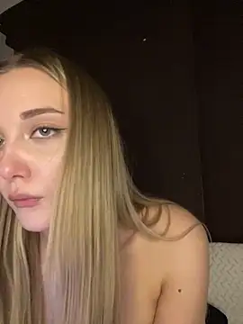 Snapshot of Alisa_Rise chatting on February 16, 7:49 pm Alisa Rise online show from February 16, 7:49 pm