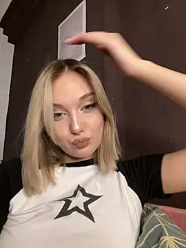 Snapshot of Alisa_Rise chatting on March 16, 6:44 pm Alisa Rise online show from March 16, 6:44 pm