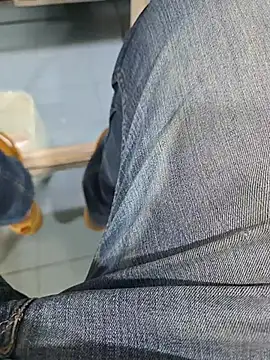 Snapshot of snorksk85 chatting on November 4, 8:24 am snorksk85 online show from November 4, 8:24 am