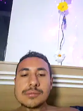 Snapshot of RelaxJhon99 chatting on July 25, 4:43 am RelaxJhon99 online show from July 25, 4:43 am