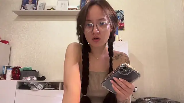 milkyWeyy online show from December 9, 5:30 pm