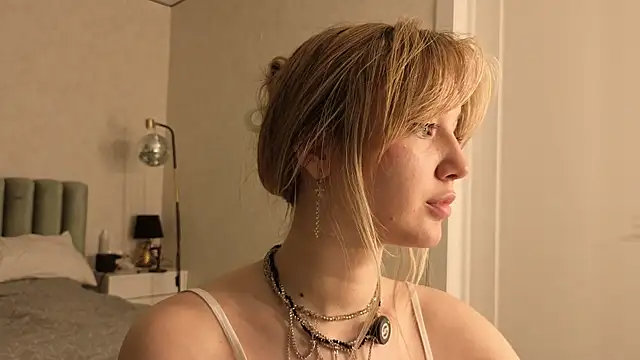 Snapshot of bonnyfloweer chatting on May 17, 6:37 pm bonnyfloweer online show from May 17, 6:37 pm