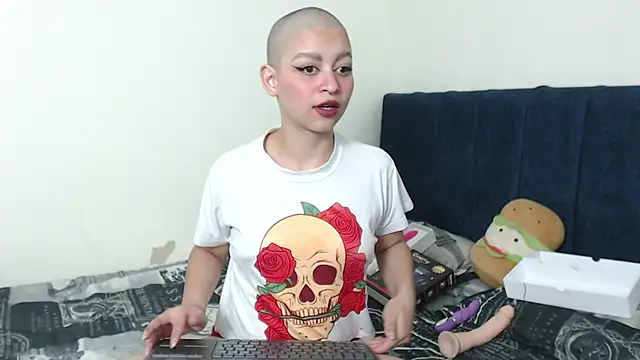 Bitsy Messy online show from December 17, 3:17 am