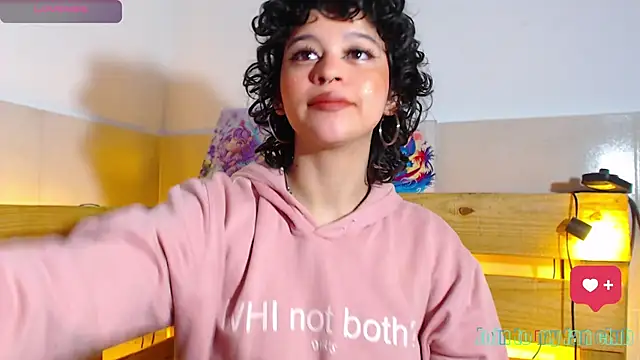 Snapshot of Bitsy_Messy chatting on February 11, 10:59 pm Bitsy Messy online show from February 11, 10:59 pm