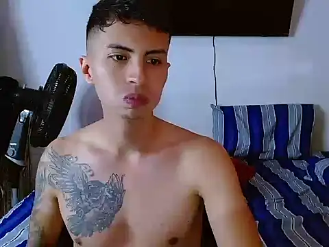 Snapshot of Velk_hot chatting on July 6, 12:35 pm Velk hot online show from July 6, 12:35 pm