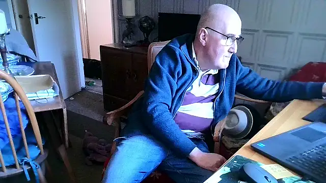 Adamdaddybear online show from February 2, 1:41 pm