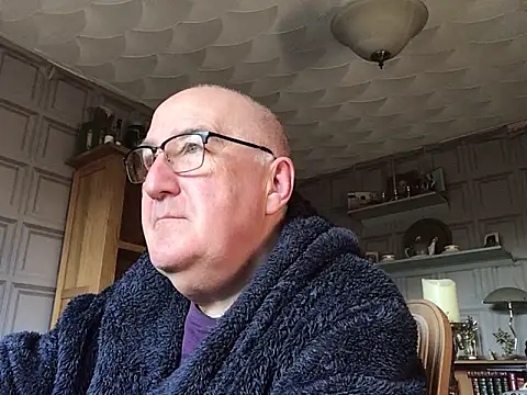 Adamdaddybear online show from March 1, 9:18 am