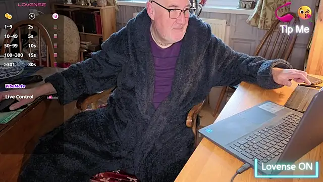 Adamdaddybear online show from November 5, 8:03 am